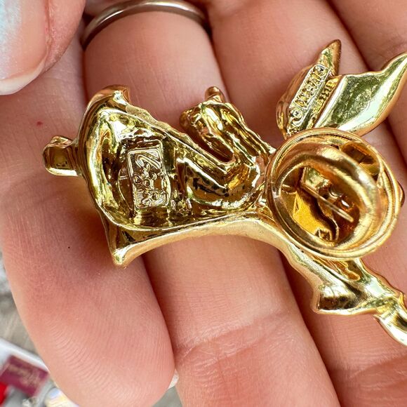 Vintage Jewelry Gold Tone Angel With Dove Pin Angel brooch religious brooch - Picture 5 of 5